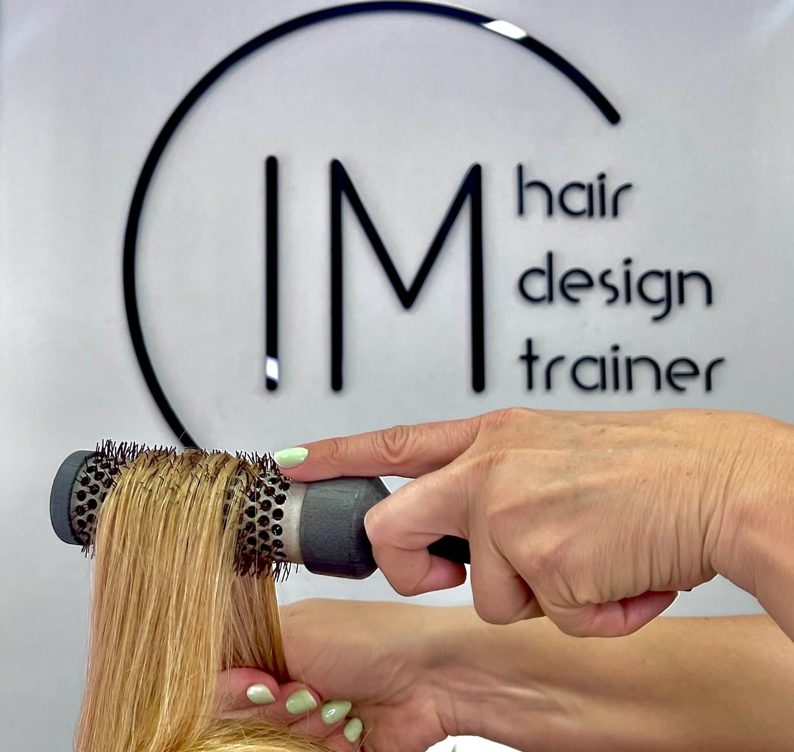 Μέσα στο στούντιο του I.M. Hair Design Trainer